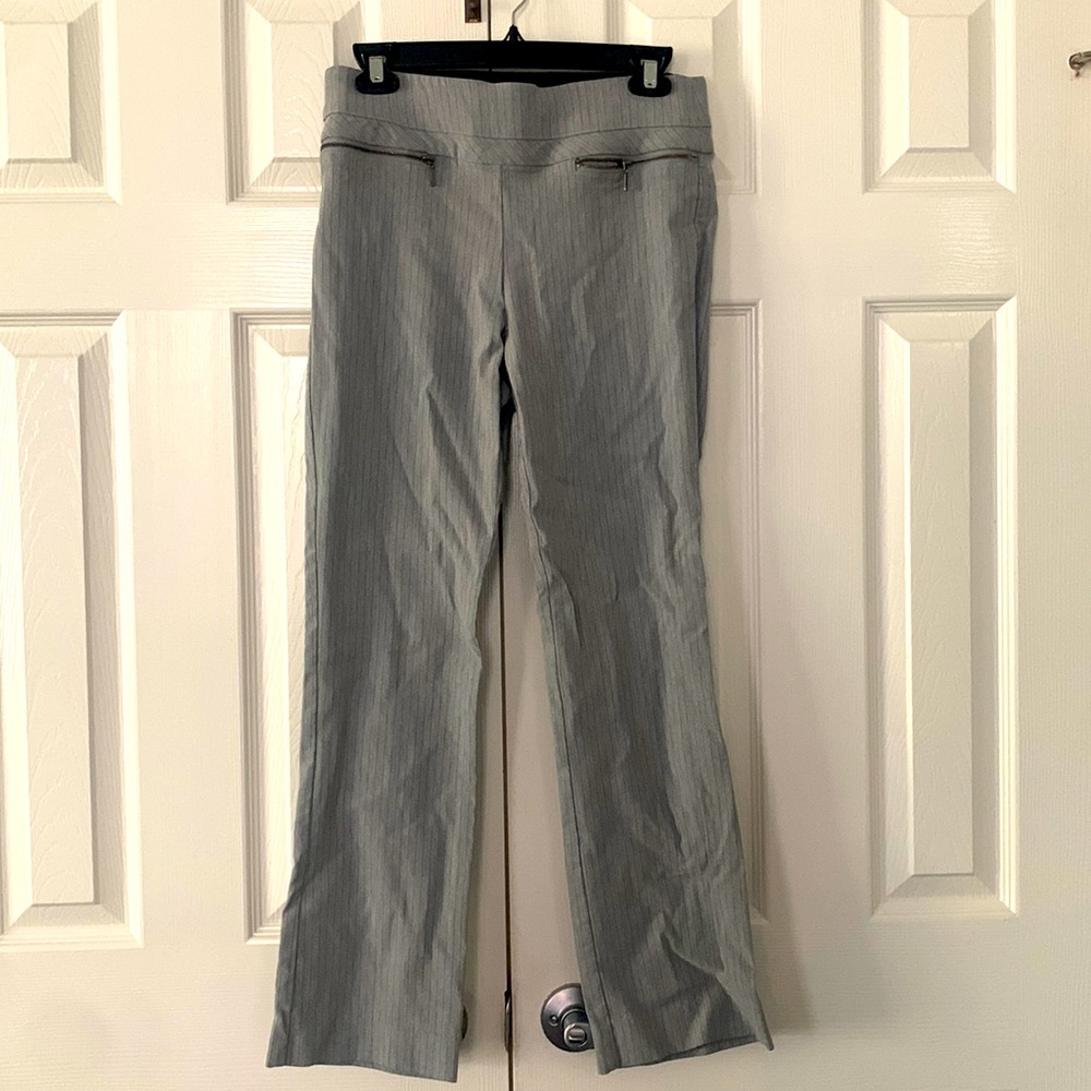 Violet and Roses gray pinstriped bootcut pants in size 6/28